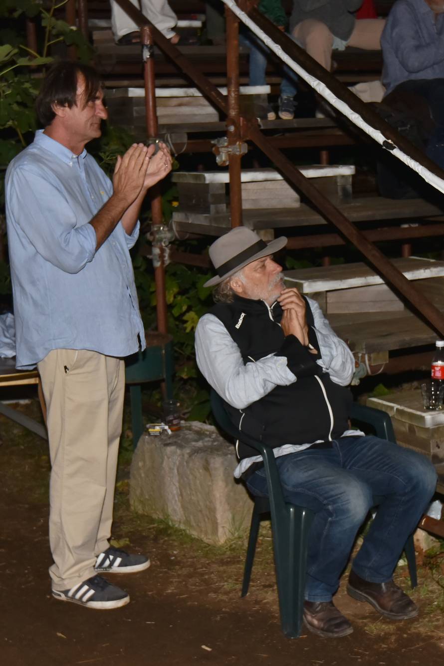 Na premijeri su boksački šampioni skandirali Šampionu