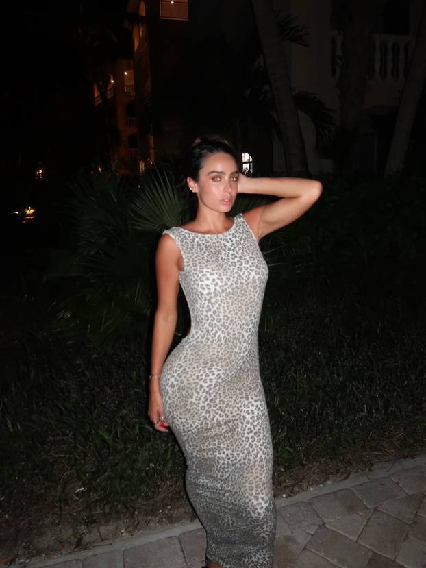 FOTO Fitness influencericu prati 23 milijuna ljudi, a zlobnici kažu da sve može zahvaliti stražnjici