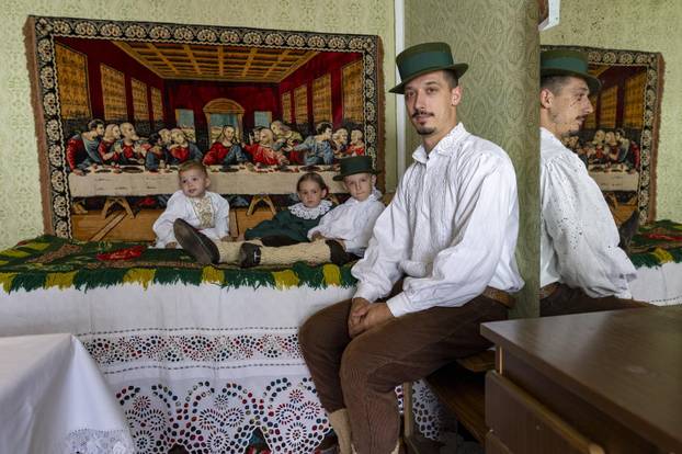 Komletinci: Obitelj Čelebić njeguje stare slavonske običaje