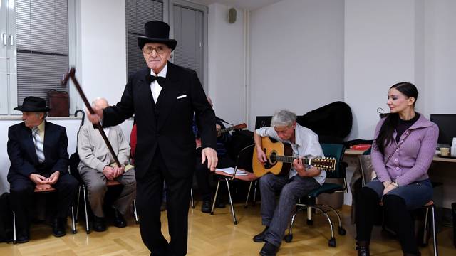 Vitalni džentlmen: Stepa već 80 godina, ali on zna i tango...