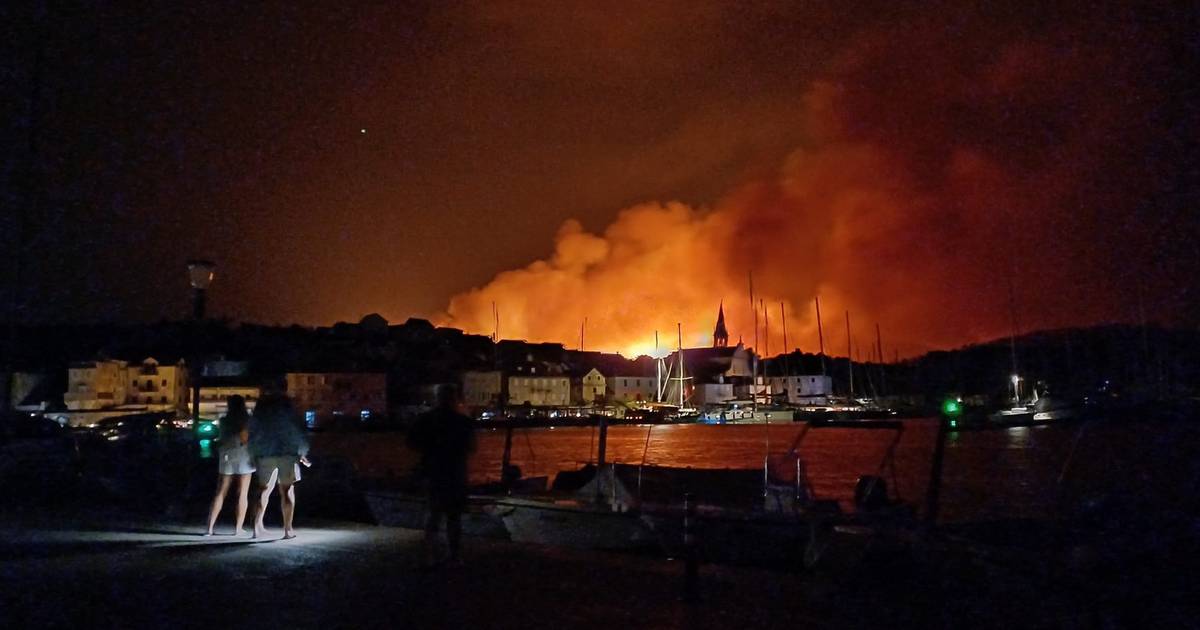 NESTVARNE SCENE Pogledajte kako izgleda nebo iznad Brača. 'Slušajte upute službi...'