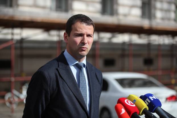 Zagreb: Dr&zcaron;avni tu&zcaron;itelj Tomislav Kamber obratio se javnosti vezano uz aferu 'Sortirnica'