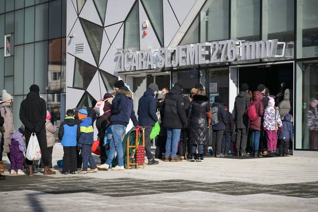 Zagreb: Ogromna gužva na žičari nakon što je na Sljemenu pao snijeg