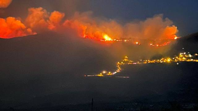 Šumski požar kraj Šibenika se širi: 'Gasit će četiri zrakoplova, nema koji vjetar nije puhao'