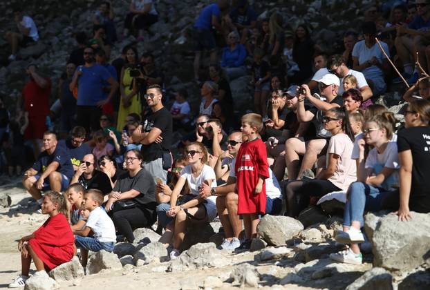 ARHIVA: Utakmica na dnu isušenog Modrog jezera koje danas doseže rekordan vodostaj