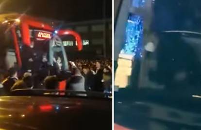 VIDEO Navijači Sociedada napali bus s igračima Atletica! 'Cholo' poludio i uzvratio okupljenima