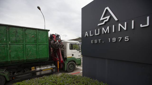 Mostar: Kamioni tvrtke MZ Company blokirali ulaz u tvrtku Aluminij zbog milijunskih dugova