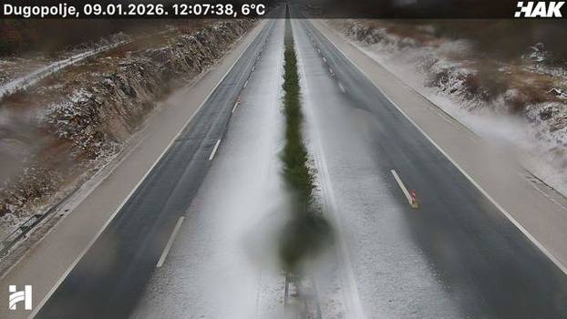 FOTO Snijeg pao i u Splitu! Bijeli se i autocesta u okolici grada: Pogledajte prizore iz Dalmacije