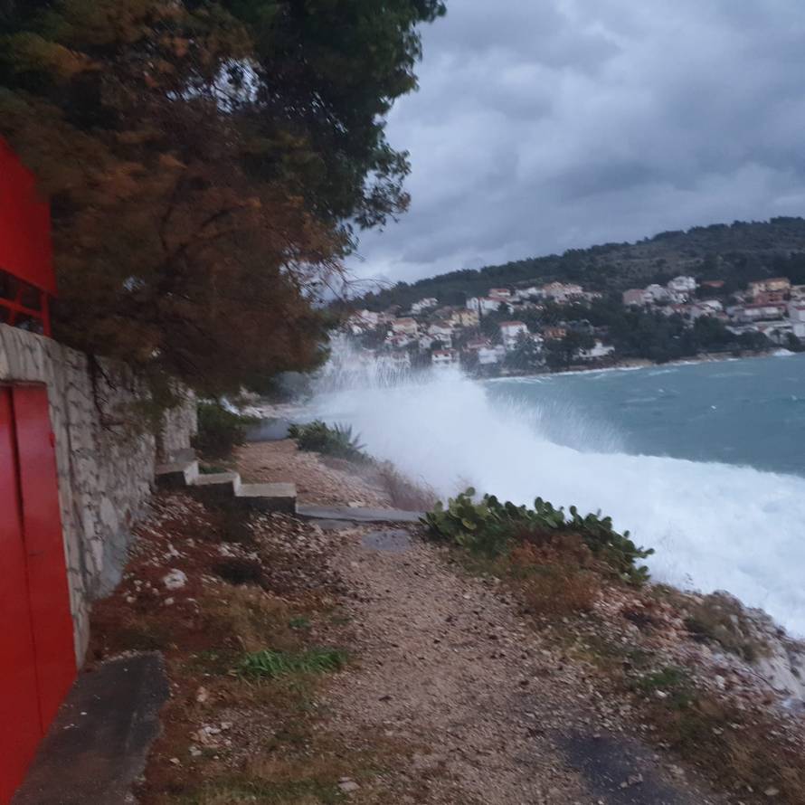 Jugo nosi sve i potapa brodice: 'Ovo nismo vidjeli godinama'