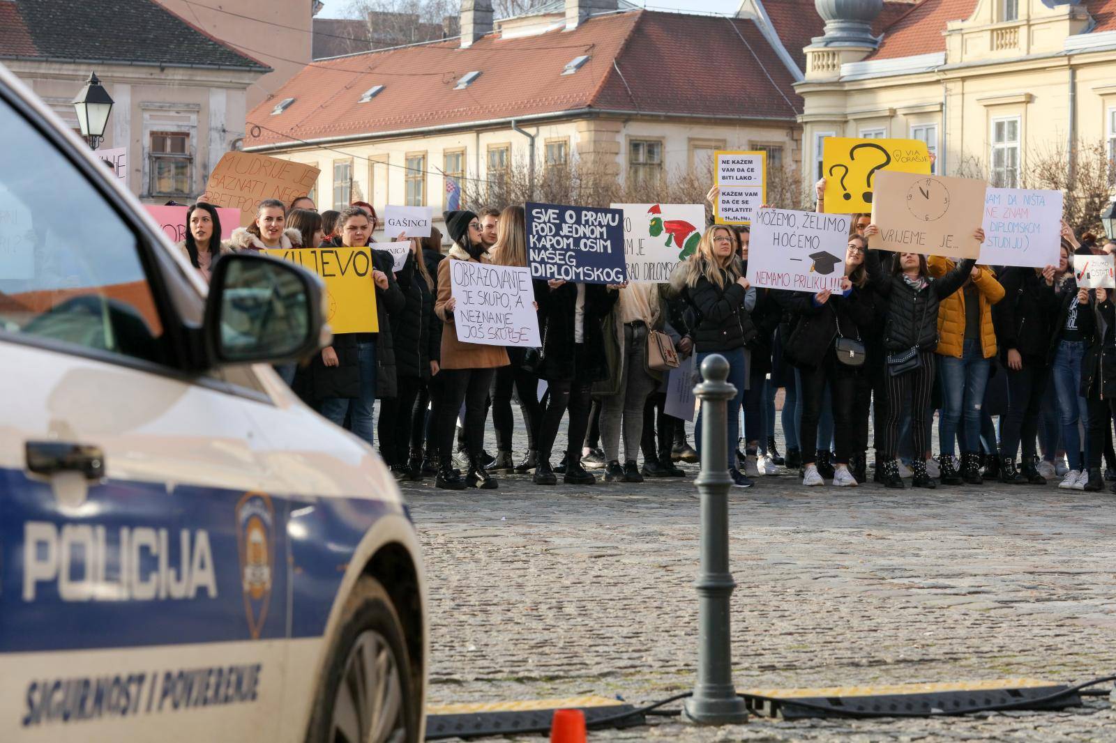 Studenti socijalnog rada u Osijeku prosvjeduju, traže diplomski studij