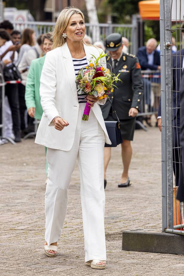 Queen Maxima visits preparations Bloemencorso