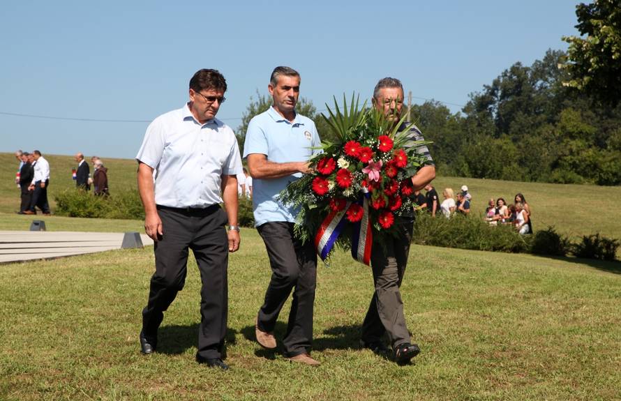 Hrvatska Kostajnica: ObiljeÅ¾avanje 28. obljetnice pogibije ratnog reportera Gordana Lederera