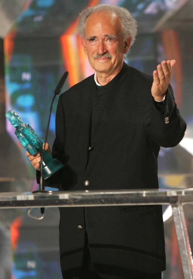 ARHIVA - Uz album godine Oliver nagrađen Porinom u još tri kategorije 2006. godine