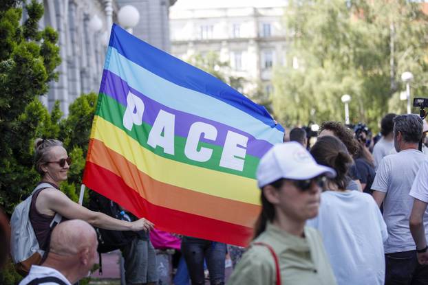 Zagreb: Okupljanje sudionika 21. Povorke ponosa pod sloganom "Dajte nam naša četiri zida!"