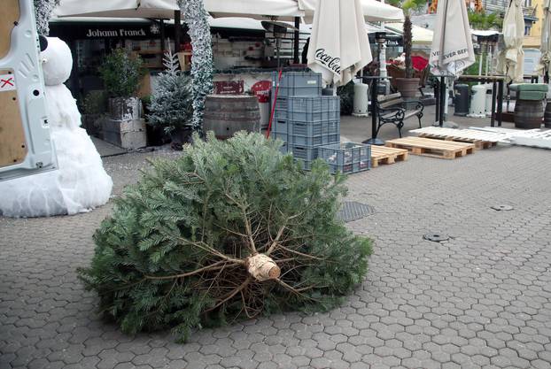 Advent u Zagrebu raspremaju, a to znači da je došao kraj božićnoj i novogodišnjoj priči