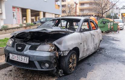 Požar u Zadru: Izgorjela su 4 kontejnera i jedan automobil