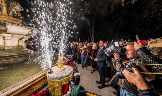 FOTO Počeo Advent i u Splitu! Otvorenje uz glazbu i prskalice