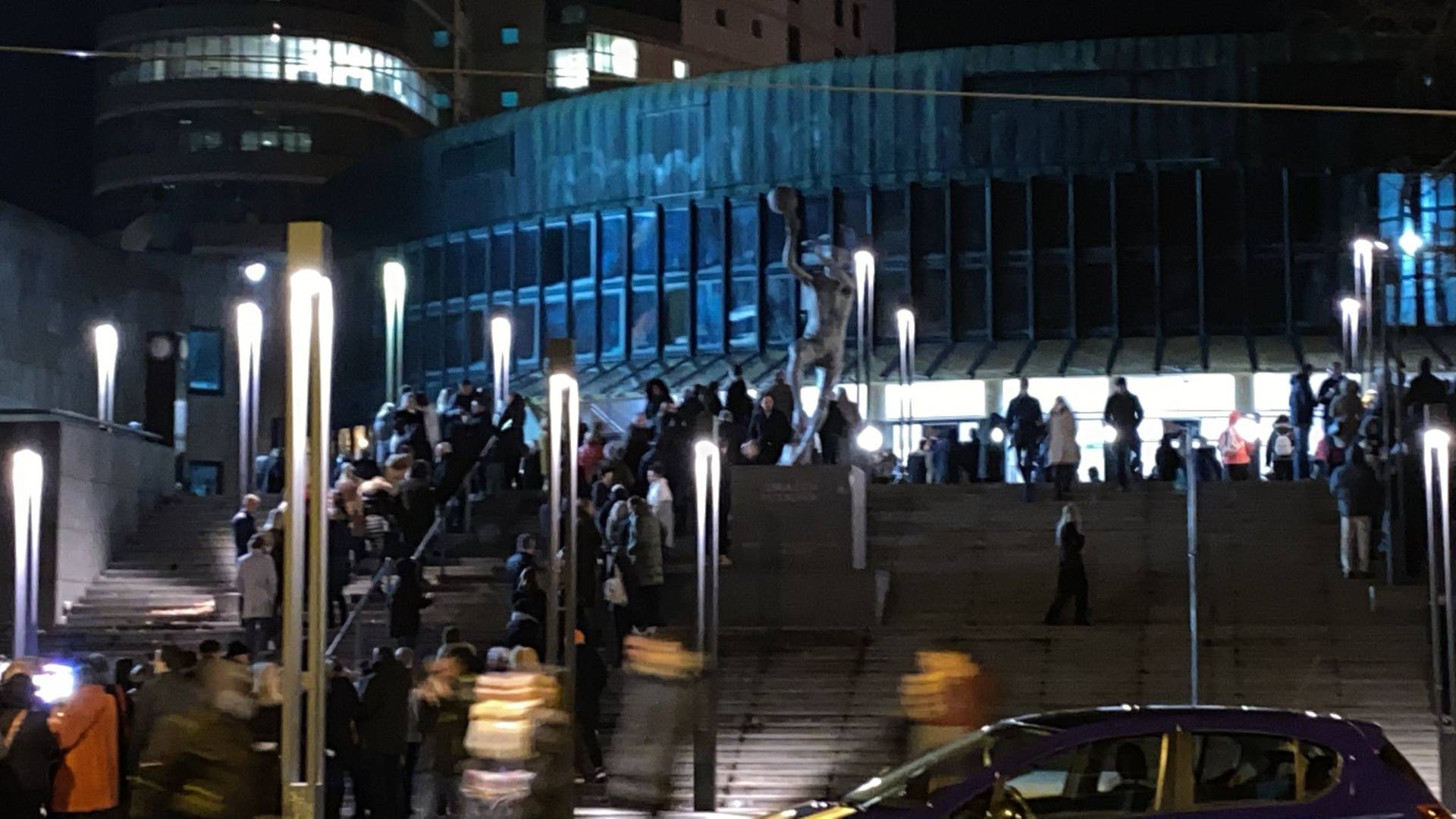 Publiku evakuirali s koncerta klape Intrade zbog dojave o bombi, policija: Dojava je lažna