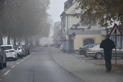 FOTO Gusta magla prekrila ulice u Slavonskom Brodu