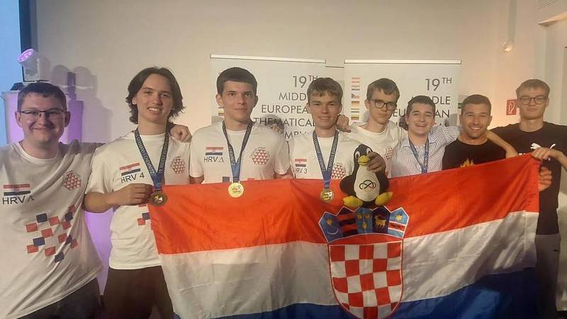 Naši srednjoškolci osvojili su četiri brončane medalje na matematičkoj olimpijadi