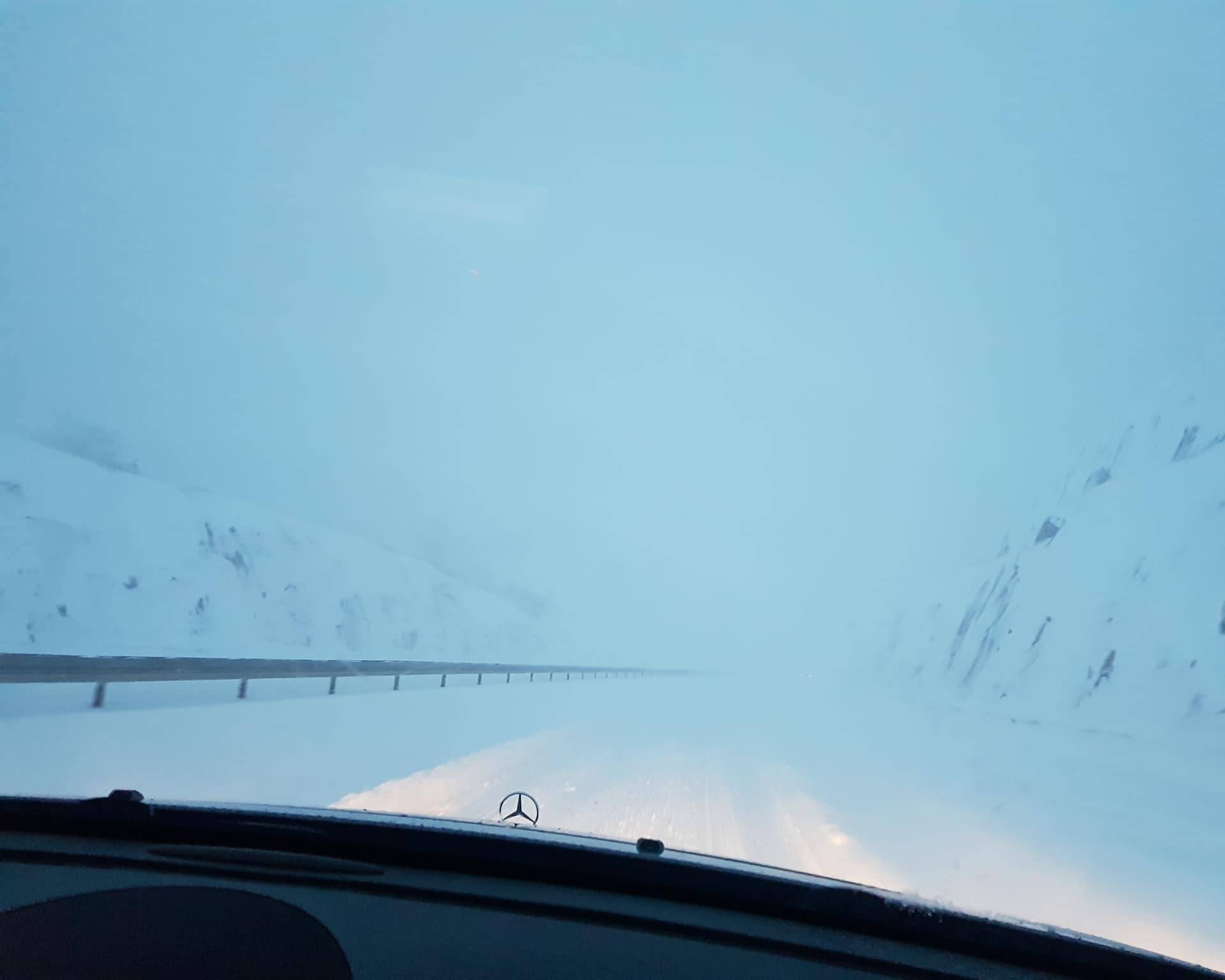 Snijeg zatrpao autocestu A1: 'Jedva se vozi, neki auti stoje'