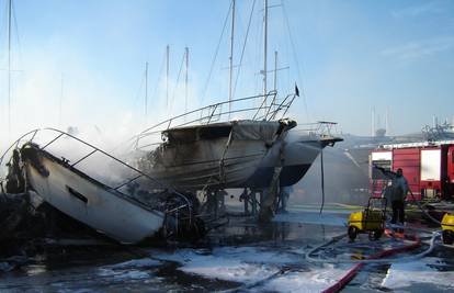 Uzrok požara u suhoj marini kvar je na jednom od brodova