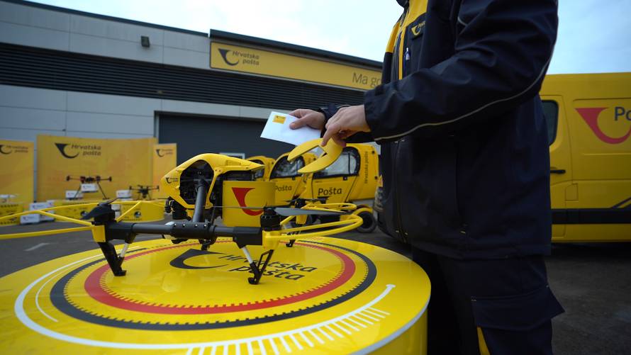 Dronom od Zadra na Ugljan: Za 12 minuta stigao Poštin paket