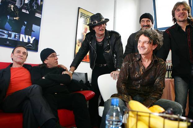 ARHIVA - Zagreb: Bijelo dugme na snimanju RTL-ove emisije "Retromanija", 2005.