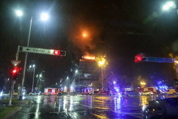 Zagreb: Pozar u Vjesnikovom neboderu