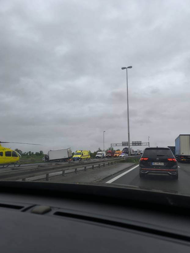 FOTO Šokantni prizori s A3:  U sudaru poginule dvije sestre