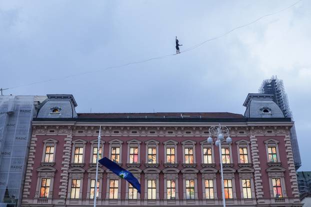 Zagreb: Pripreme za sutrašnji hod po žici održane unatoč kiši