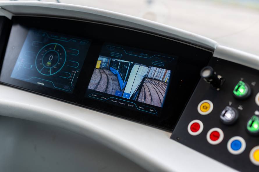 Novi zagrebački tramvaji imat će USB utičnice i baterije za autonomnu vožnju, u promet ga puštaju ovaj mjesec