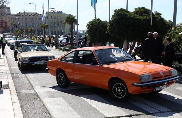 Šibenik: Uskršnji Oldtimer Promo Tour na šibenskoj rivi 