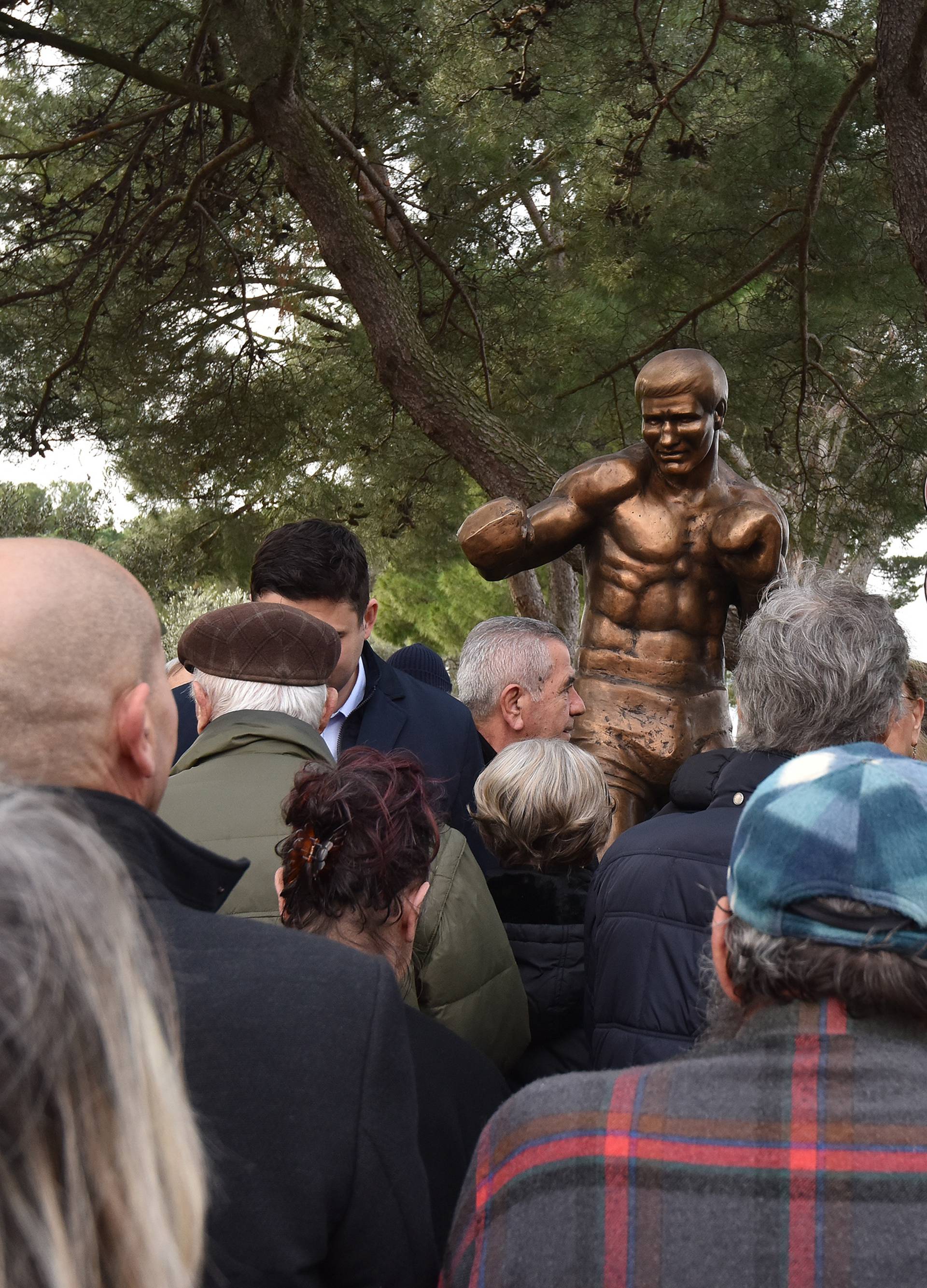 U Fažani je otkriven spomenik Mati Parlovu: Bio je velikan...