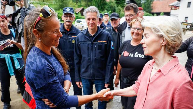 Volonterka Tina Maze pomaže unesrećenima u poplavama