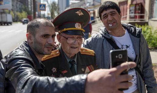 Vojni veteran (100) je zvijezda u Rusiji, svi žele selfie s njim