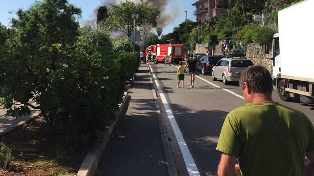 Gorilo kraj restorana u Medveji: Ugasili požar, nema ozlijeđenih