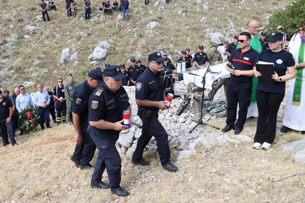 Šibenik:Na Kornatima obilježena 19. godišnjica tragedije u kojoj je poginulo 12 vatrogasaca