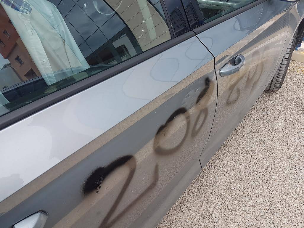 Mariću devastirali auto: Išarali su ga grafitima protiv HNS-a...