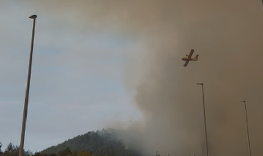 VIDEO Gusti dim &scaron;iri se kroz Kor&ccaron;ulu, kanaderi i vatrogasci bore se s vatrenom stihijom