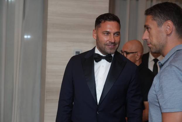 Karleuša i Duško Tošić zajedno organizirali gala proslavu za  punoljetnost Atini i 17. rođendan Niki