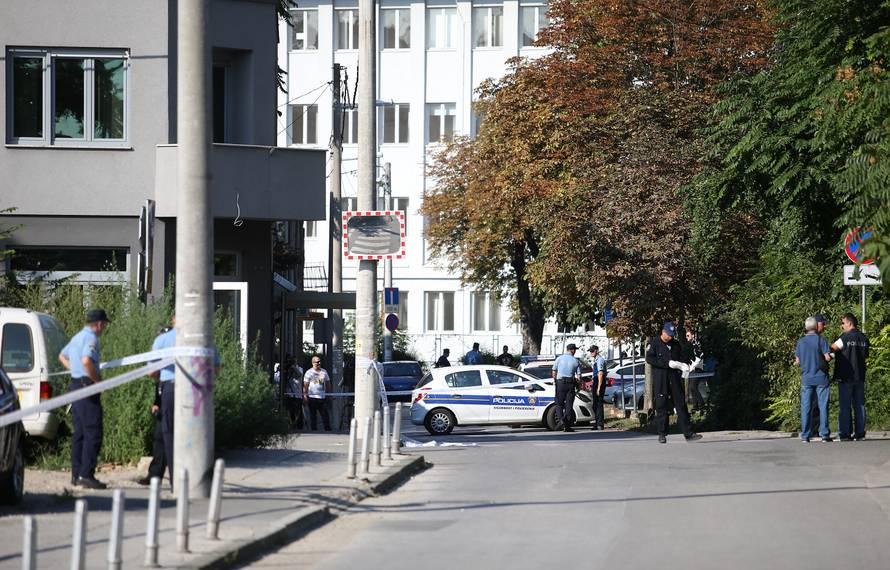 Bomba ispred kafića: Krhotine su pogodile slučajnu prolaznicu