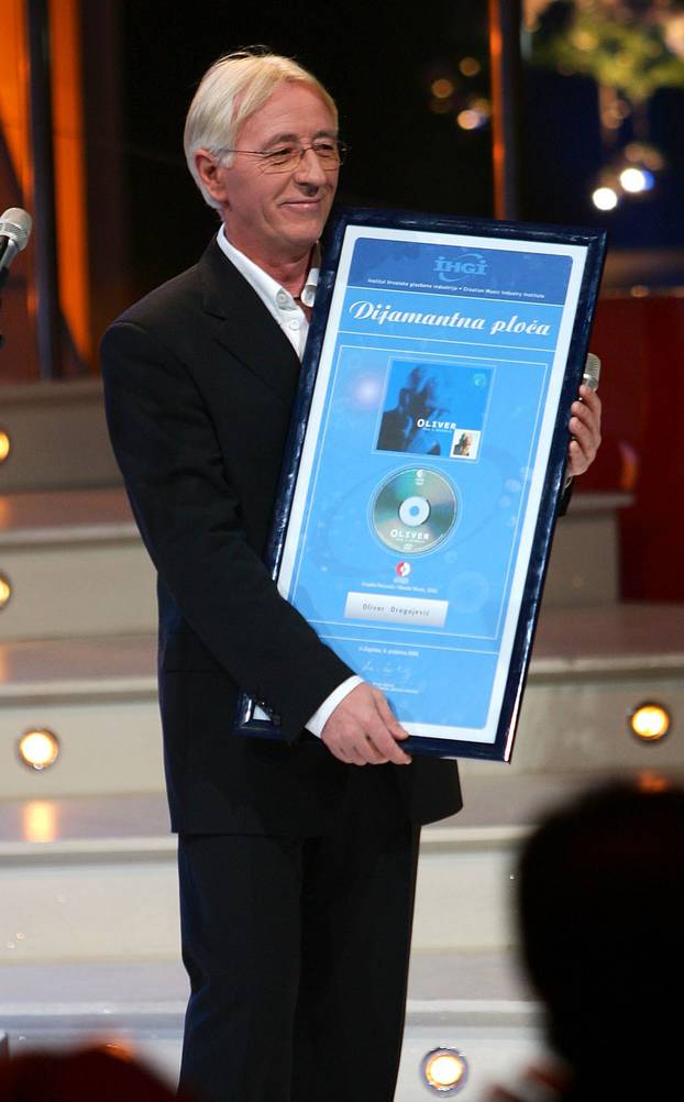 Split: 07.12.1947. ro?en poznati hrvatski glazbenik Oliver Dragojevi?