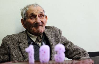 Djed Nikola navršio 103 god. i svim ljudima zaželio dug život