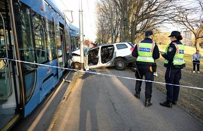 Detalji nesreće u Maksimiru: Taksist stranac teško ozlijeđen u sudaru, zabio se u tramvaj
