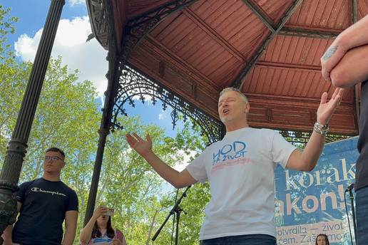 Thompson pjevao na Zrinjevcu. Marki&cacute;: Imamo komunisti&ccaron;ki zakon, trebamo ga mijenjati