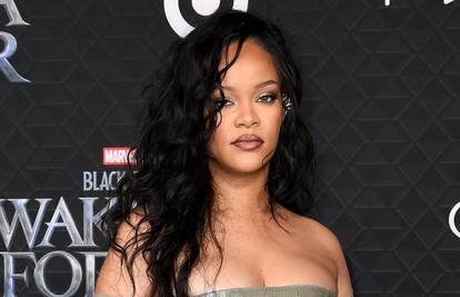 Rihanna objavila novu pjesmu i pet mjeseci nakon porođaja prošetala crvenim tepihom