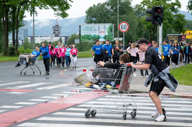 Zagreb: Kiša nije spriječila učenike da proslave kraj školovanja na Bundeku