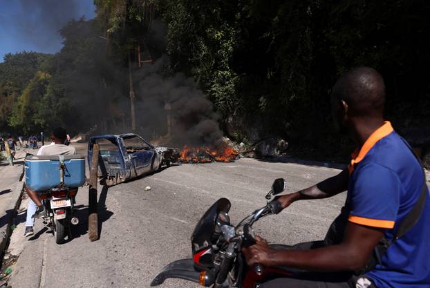 Over two dozen killed as gangs attempt to attack Haiti suburb
