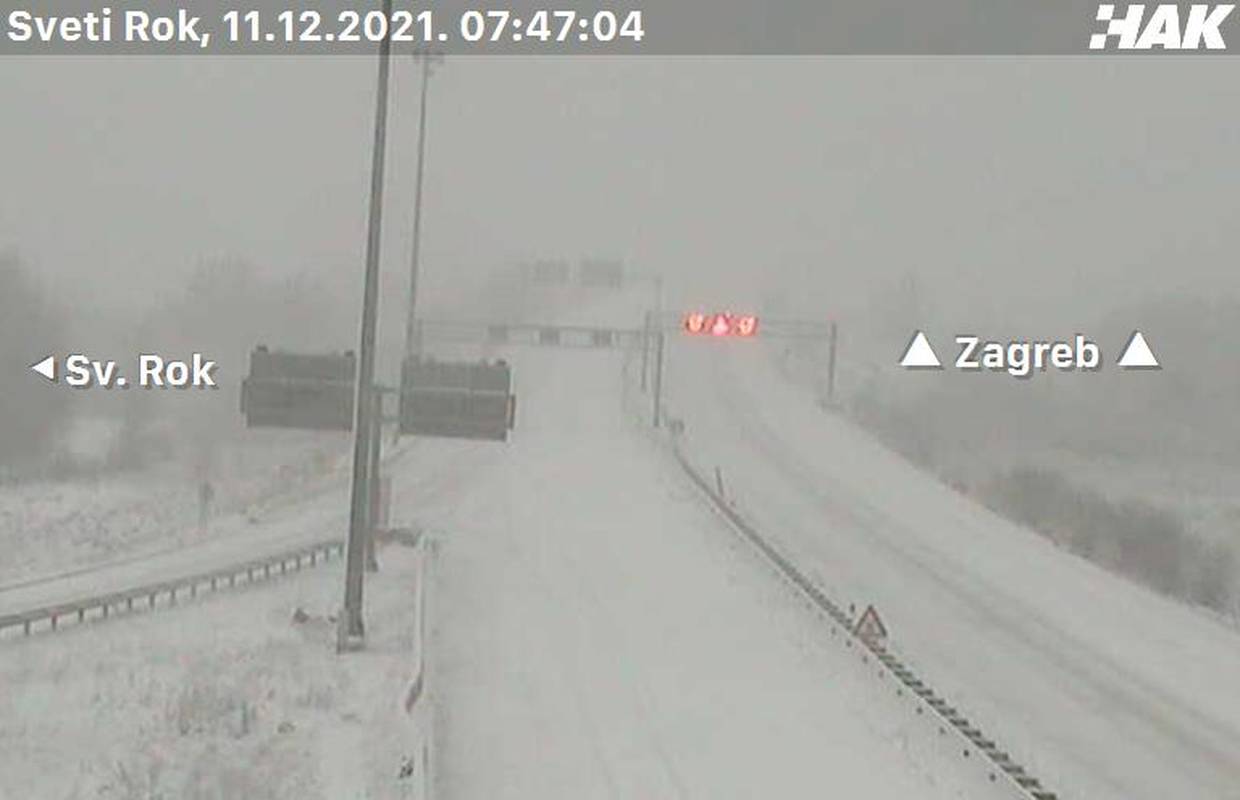 Snijeg pada u Lici, Sveti Rok je potpuno zatvoren za promet, kamioni ne mogu za Dalmaciju
